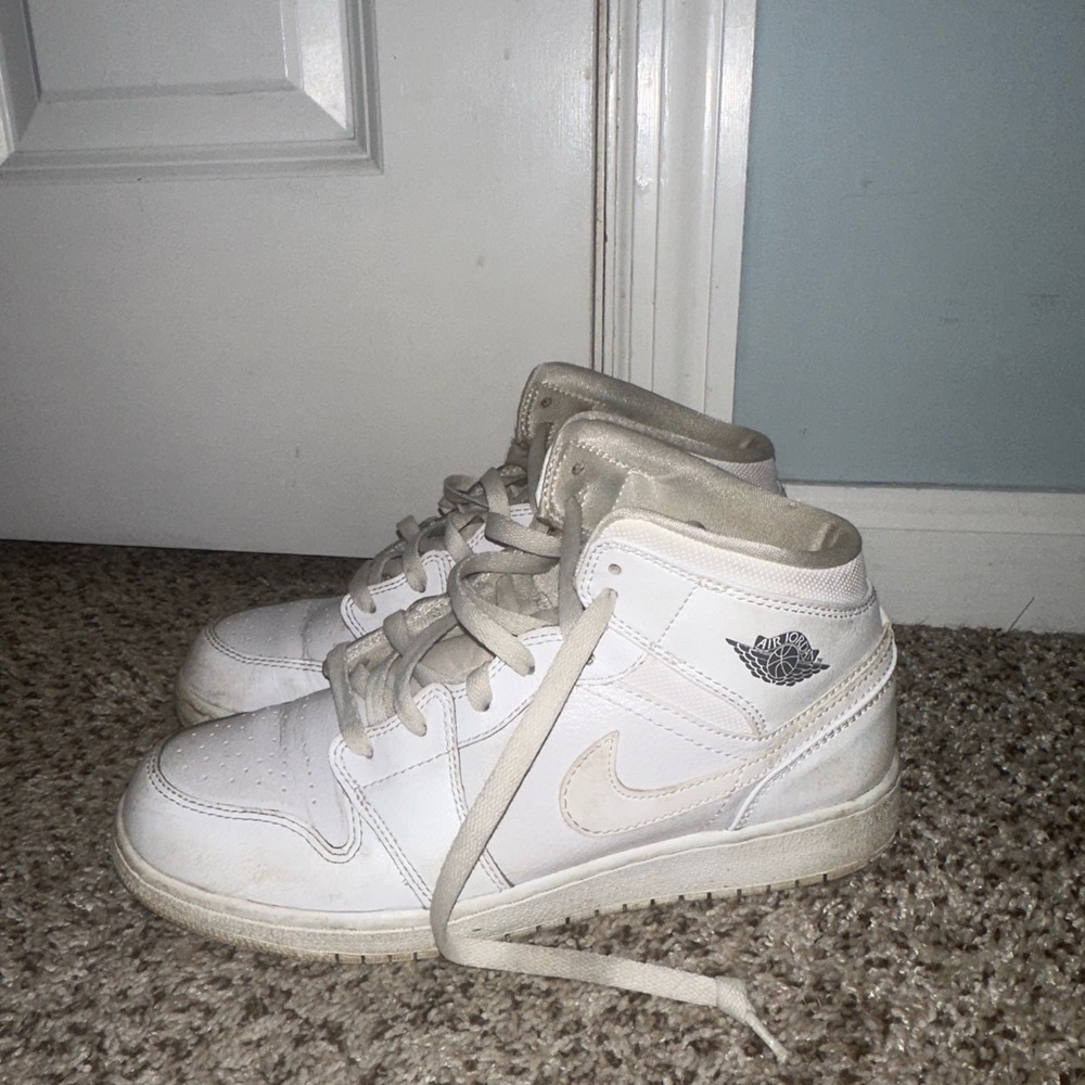 Jordan 1 mids